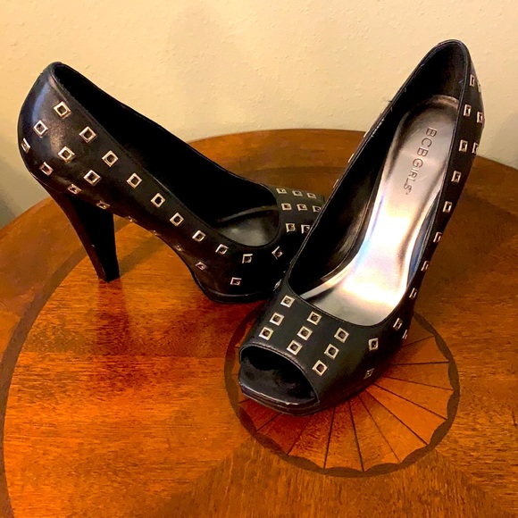 BCBG Pumps - Picture 1 of 1
